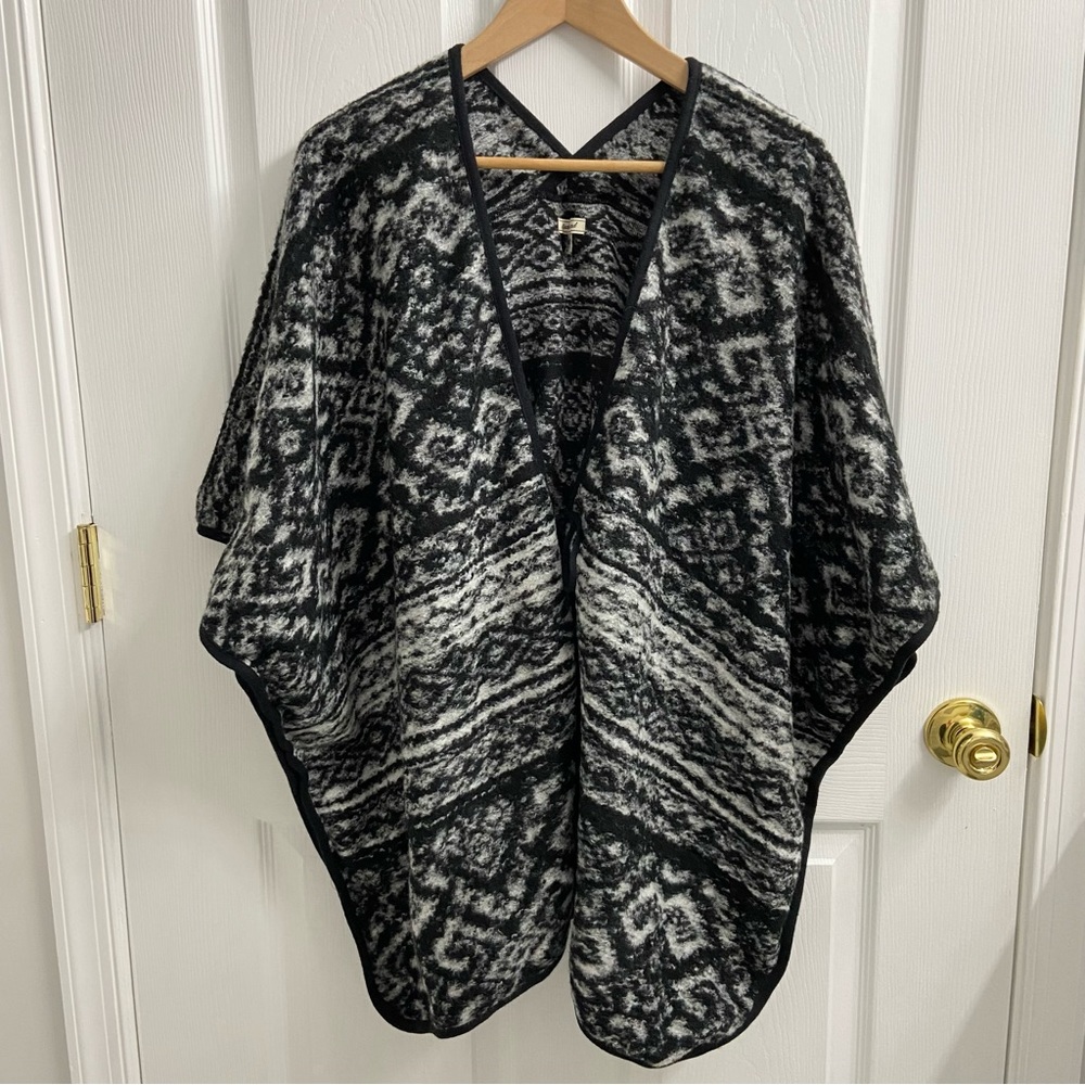 Lucky Brand Poncho Shawl Boho Black White Aztec Print Western